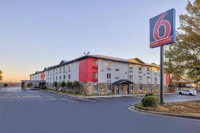 Little Rock Inn & Suites