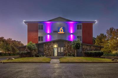 Little Rock Inn & Suites