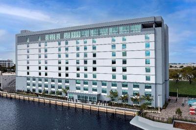 Tru by Hilton Miami Airport South Blue Lagoon
