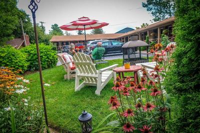 Mountainaire Inn and Log Cabins
