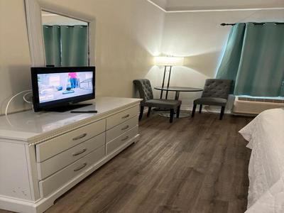Deluxe 6 Inn Suites