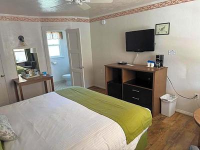 Silver Maple Inn And The Cain House