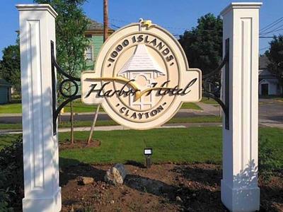 1000 Islands Harbor Hotel