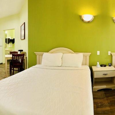 Weston Inn & Suites