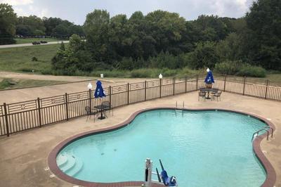 Weston Inn & Suites