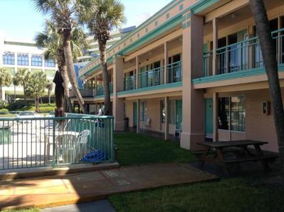 Royal Palace Inn & Suites