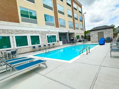 Holiday Inn Express And Suites Canton