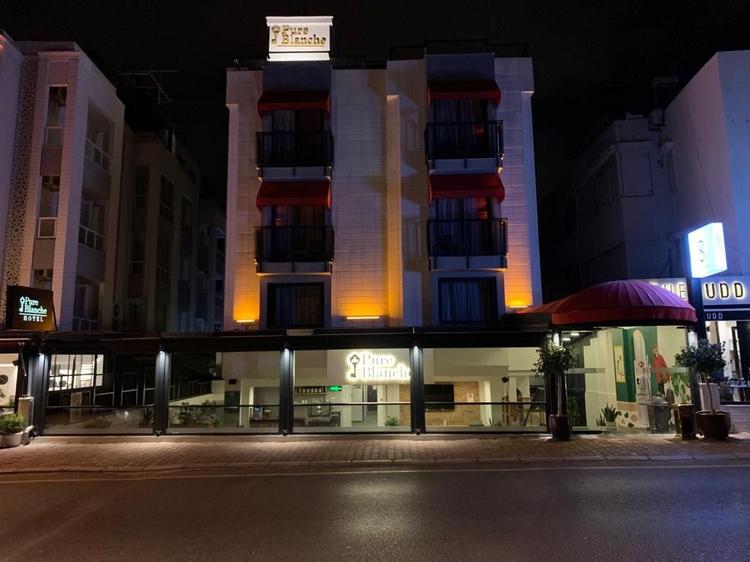 Pure Blanche Hotel