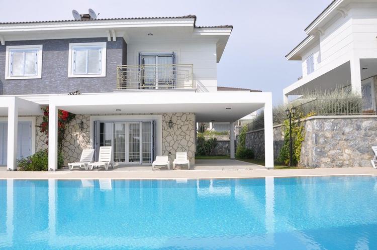 Villa Olive Poolside