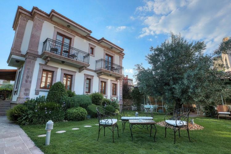 Taş Bahçe Otel Cunda