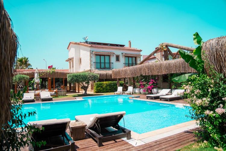 Albeon Butik Otel Alaçatı