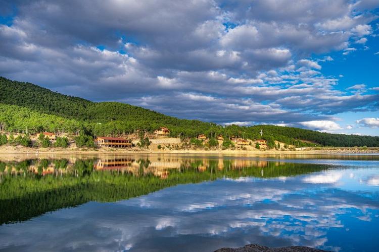 Tahtalı Göl Evleri