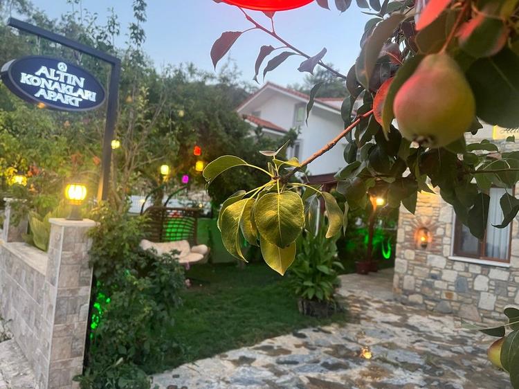 Akçapınar Altın Konakları