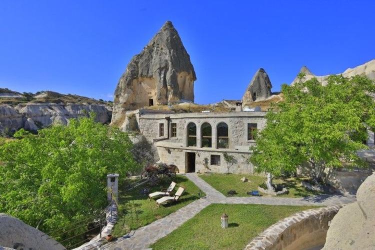 Travellers Cave Hotel