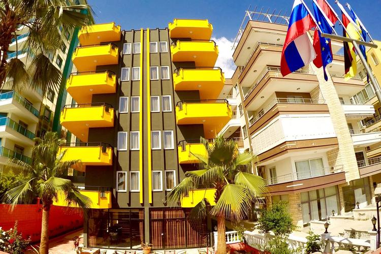 Gold Twins Boutique Hoel