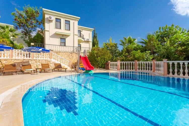 Xantos Ortak Havuzlu Stüdyo 