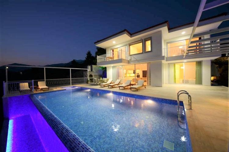 Villa Oscar Üzümlü