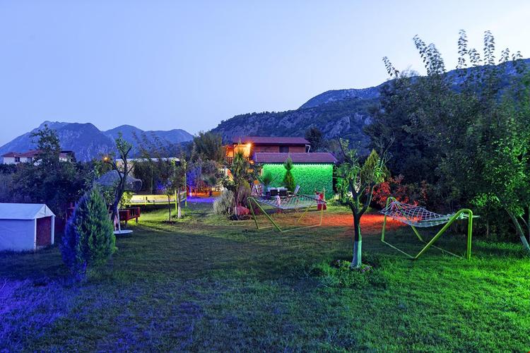 Flora Pansiyon Çıralı