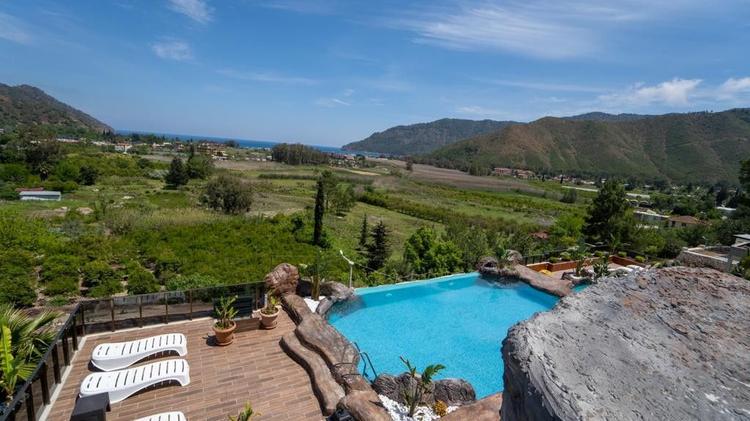 Jakuzili Mağara Villa