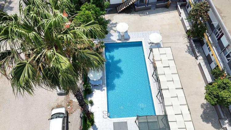 Hill Side Apart House