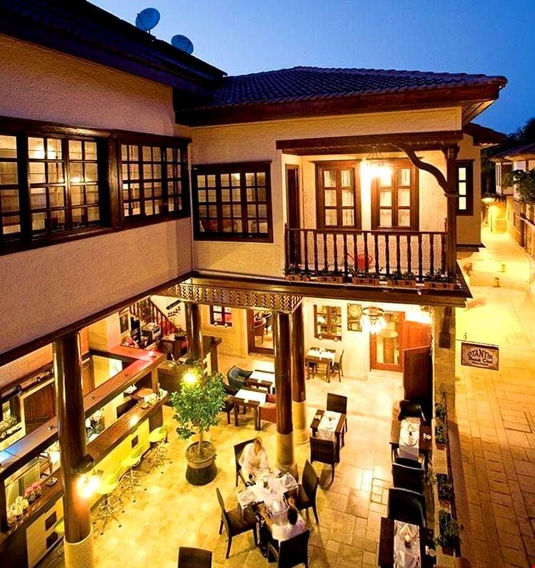 Cicerone Lodge Hotel