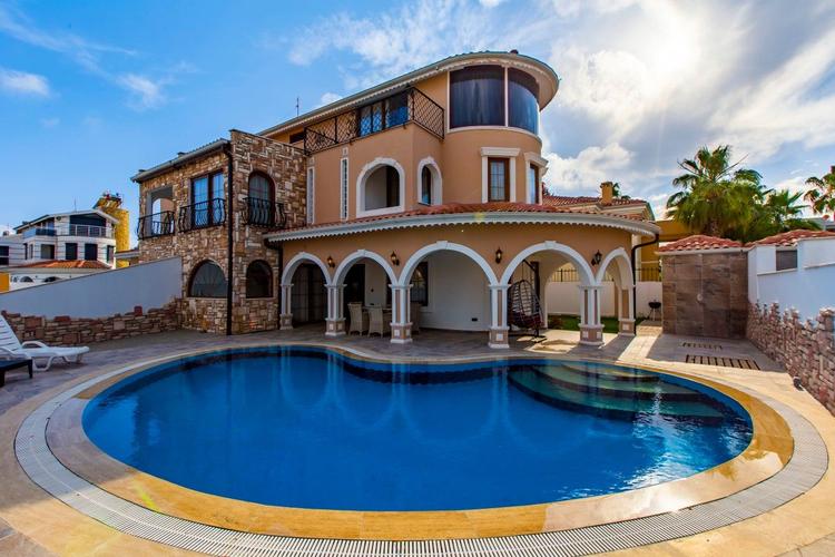 Red Premium Avantgarde | Serik