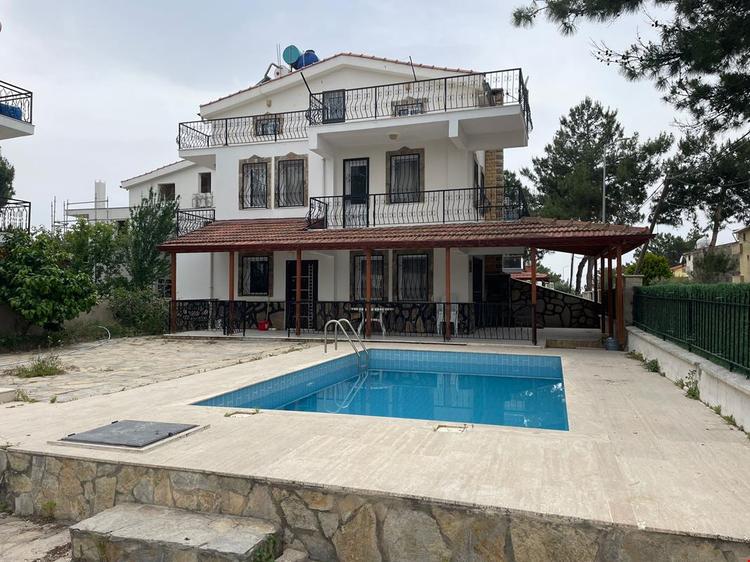 La Famillie Kuşadası