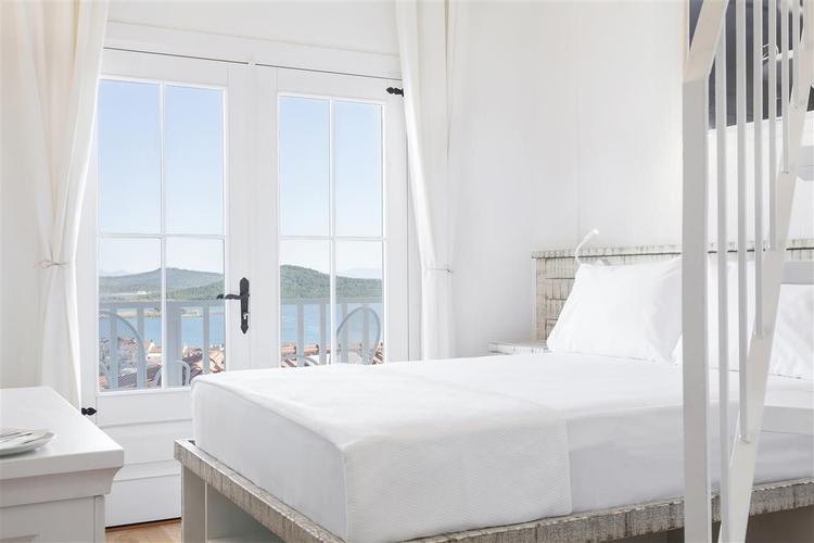 Cunda Pür Beyaz Otel