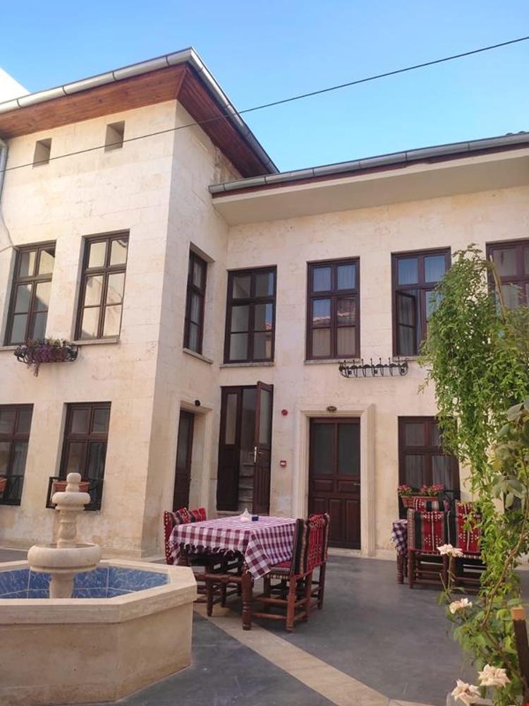 Hayadlı Konak