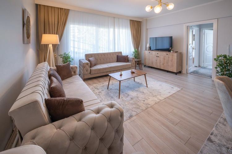 Modern Central 2BR Apt. in the Hearth of the City