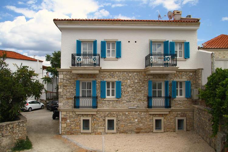 Çeşme Kale Taş Apart