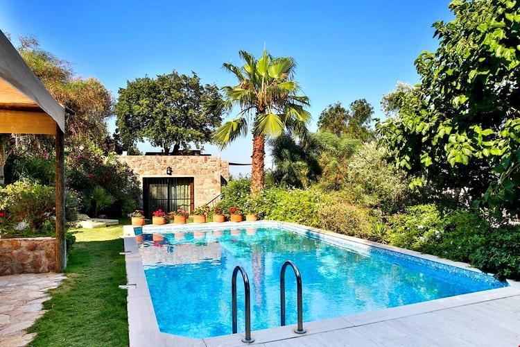 Turkbukunde Ozel Havuzlu Deniz Manzarali Villa