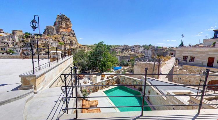 Capp Royal Cave Hotel