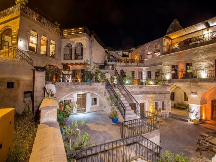 Elegance Cave Suites