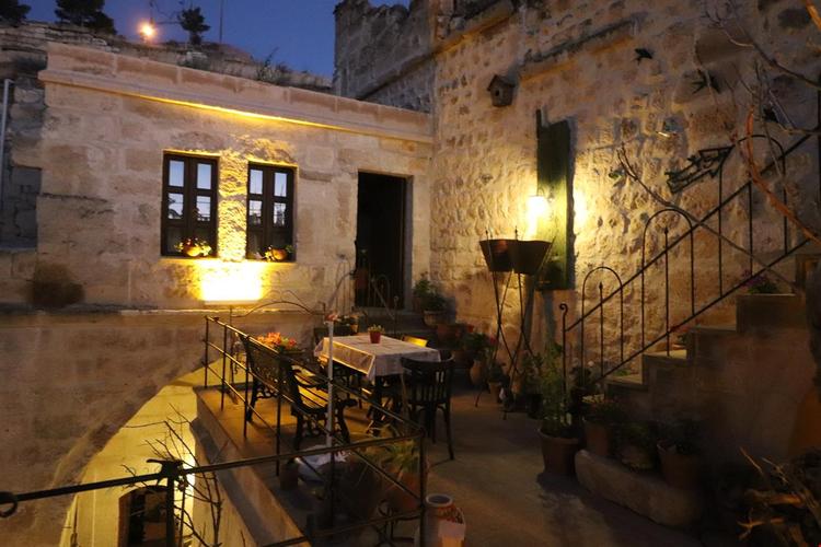 Gülten Sultan Konağı