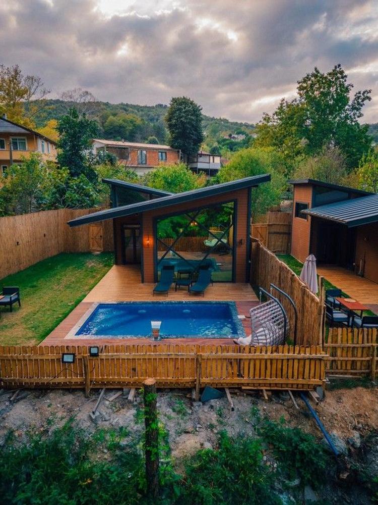 Favela Suit Bungalov