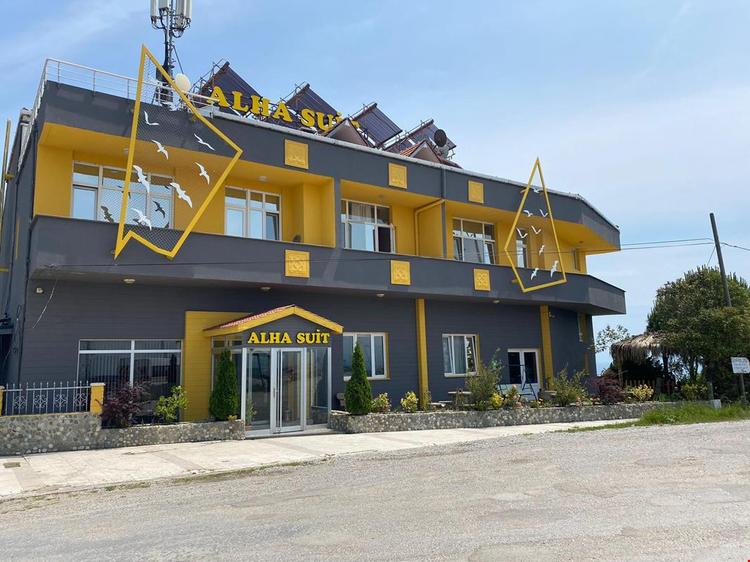 Alha Suit