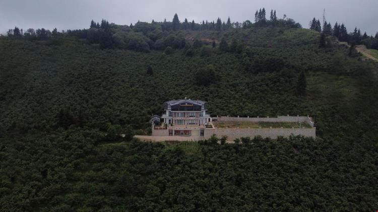 Poison Garden Suite Spa