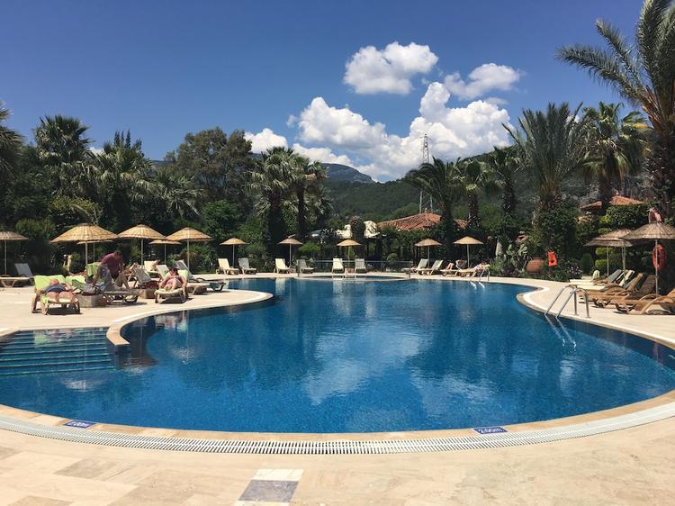 Asur Assyrian Hotel & Apartments & Villas