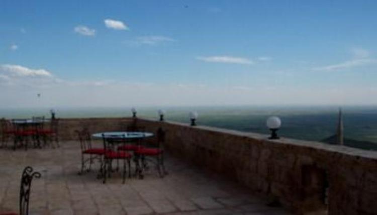 Kasr-i Abbas Hotel