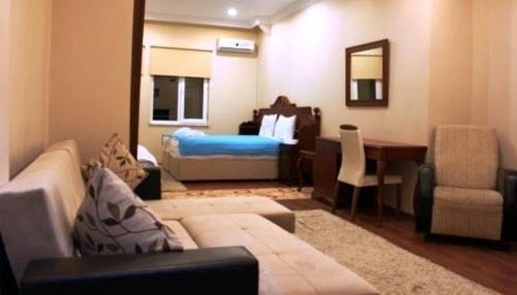 La Perla Suites