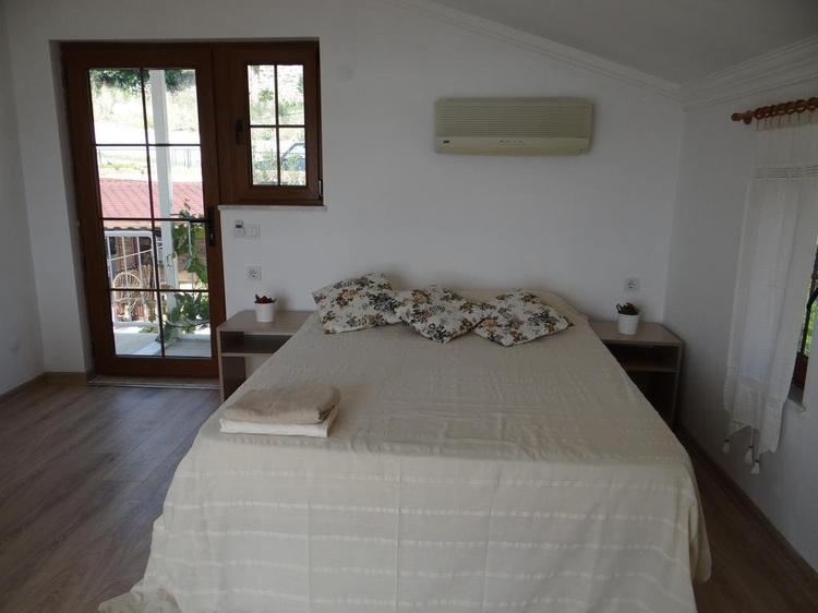 Mira Rooms