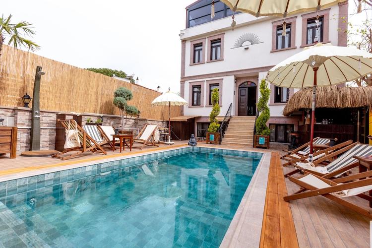 Parna Hotel