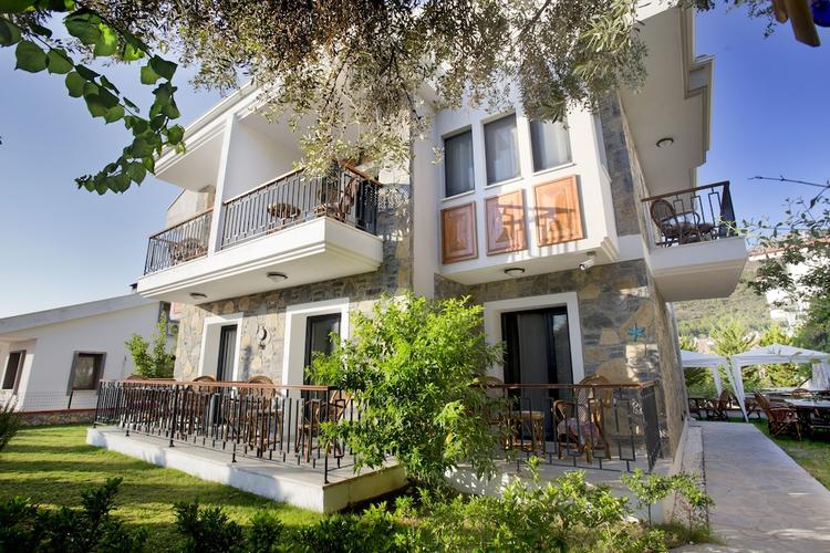 Pharos Otel
