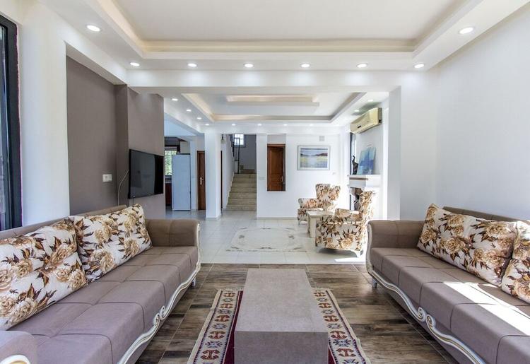 Villa Serra by Villamnet