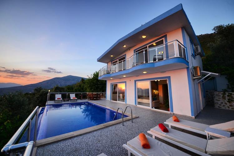 Villa Utku by Helaltatilvillari