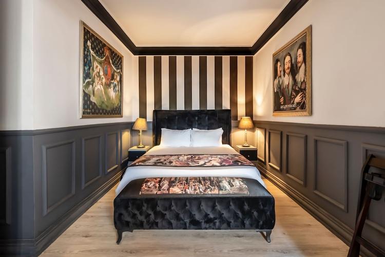 Art & Interiors Boutique Hotel