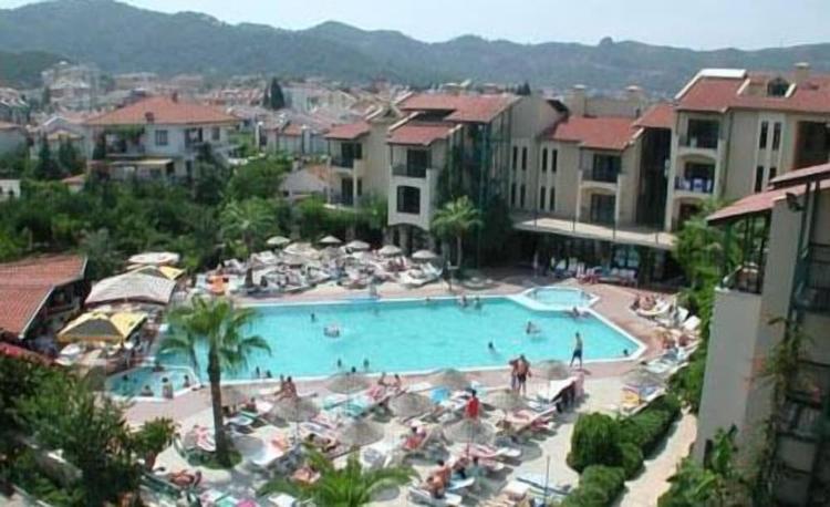 Club Turquoise Apart