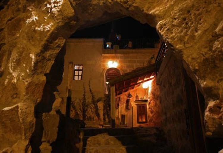 Wonderland Cave Hotel
