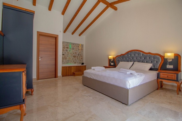 Tarzan Family Hotel
